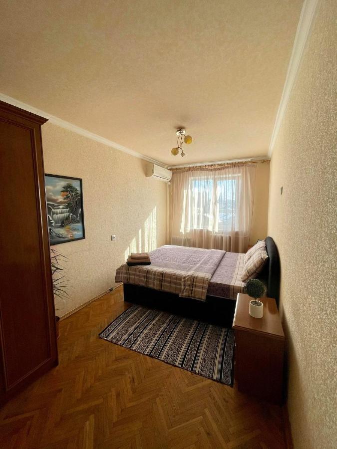 Comfortable One Beds With Nice View For Independent Sqr Киев Екстериор снимка